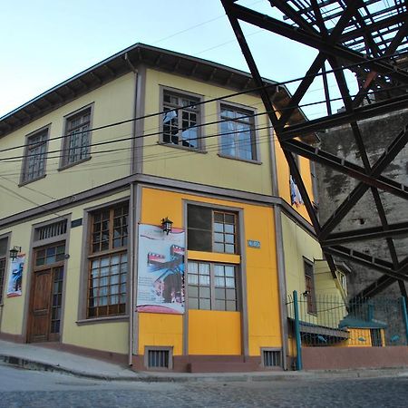 Hostal Recuerdos De Familia Bed & Breakfast Valparaiso Exterior photo