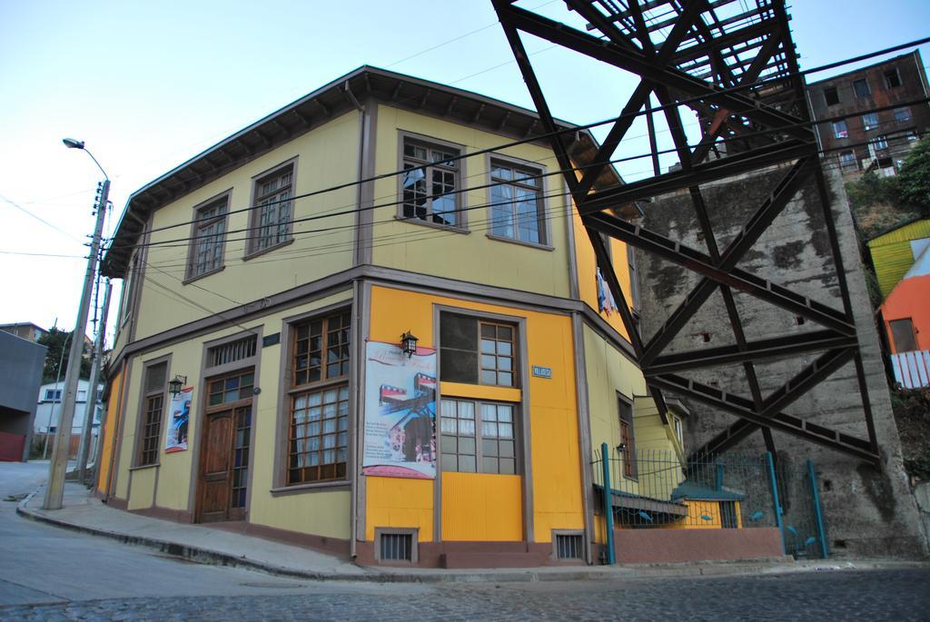 Hostal Recuerdos De Familia Bed & Breakfast Valparaiso Exterior photo