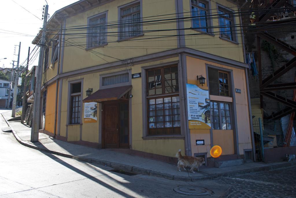 Hostal Recuerdos De Familia Bed & Breakfast Valparaiso Exterior photo